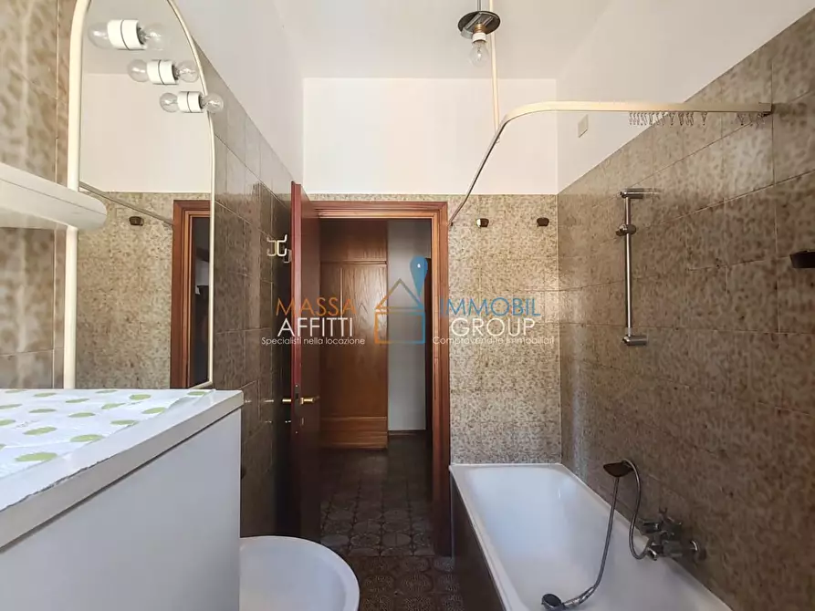 Immagine 16 di Quadrilocale in vendita  in Viale Galileo Galilei 80 a Carrara