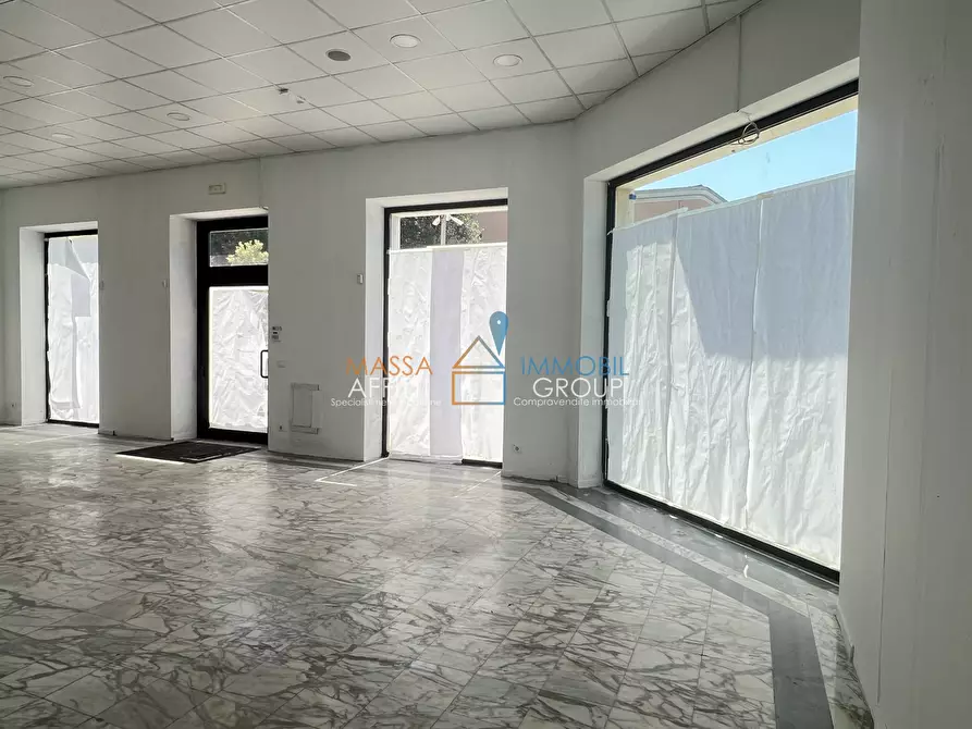 Immagine 7 di Locale commerciale in affitto  in Viale XX Settembre 199 a Carrara