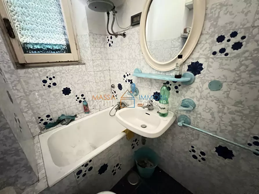 Immagine 20 di Quadrilocale in vendita  in Via G. Carducci 169 a Massa