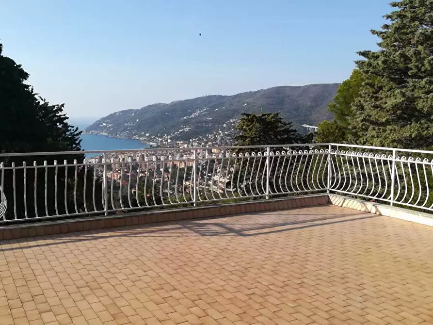 Immagine 3 di Villa in vendita  in viale olanda a Andora