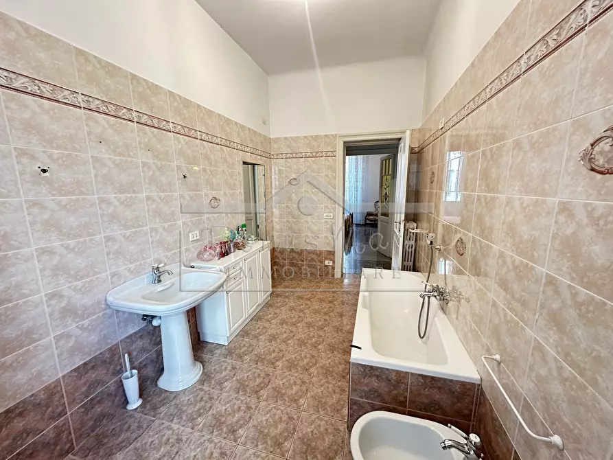 Immagine 5 di Pentalocale in vendita  in Piazza del Popolo 3 a Savona