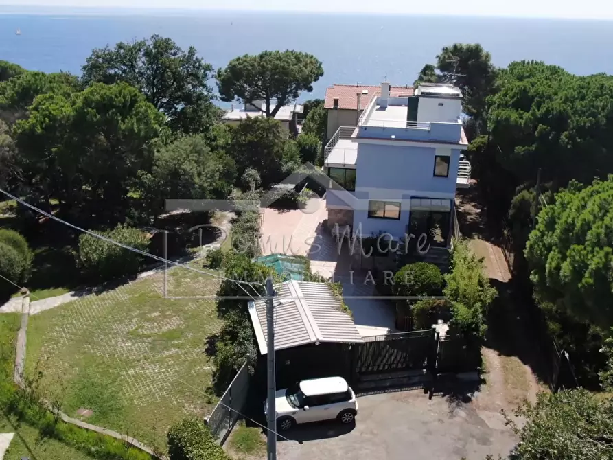 Immagine 2 di Villa in vendita  in Via Bricco del Poggio 32 a Savona