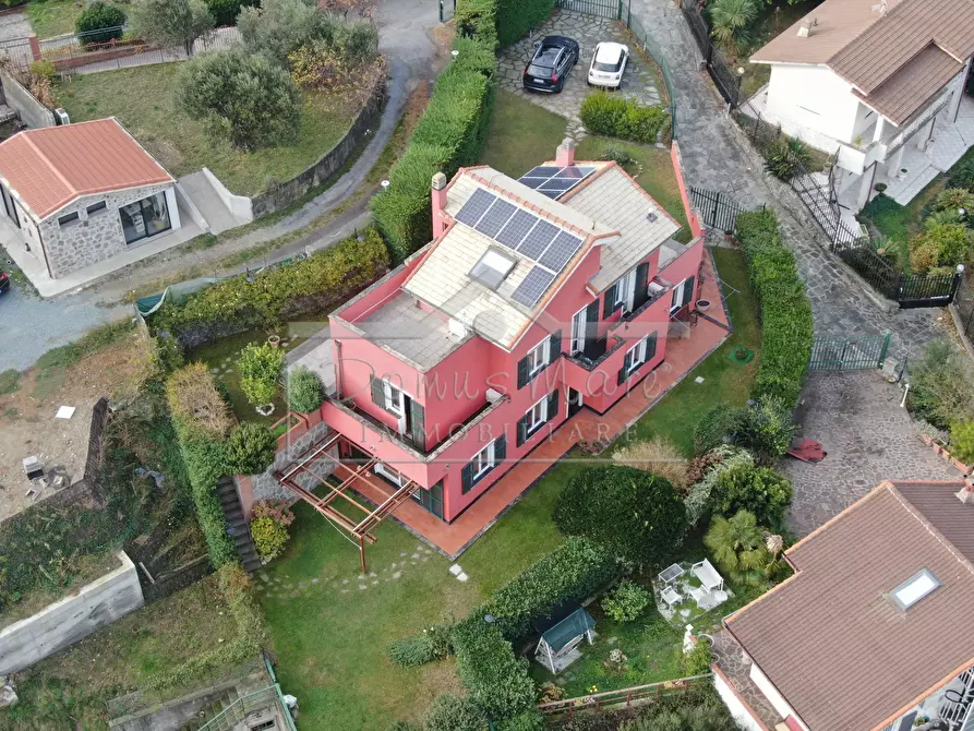 Immagine 31 di Villa in vendita  a Celle Ligure
