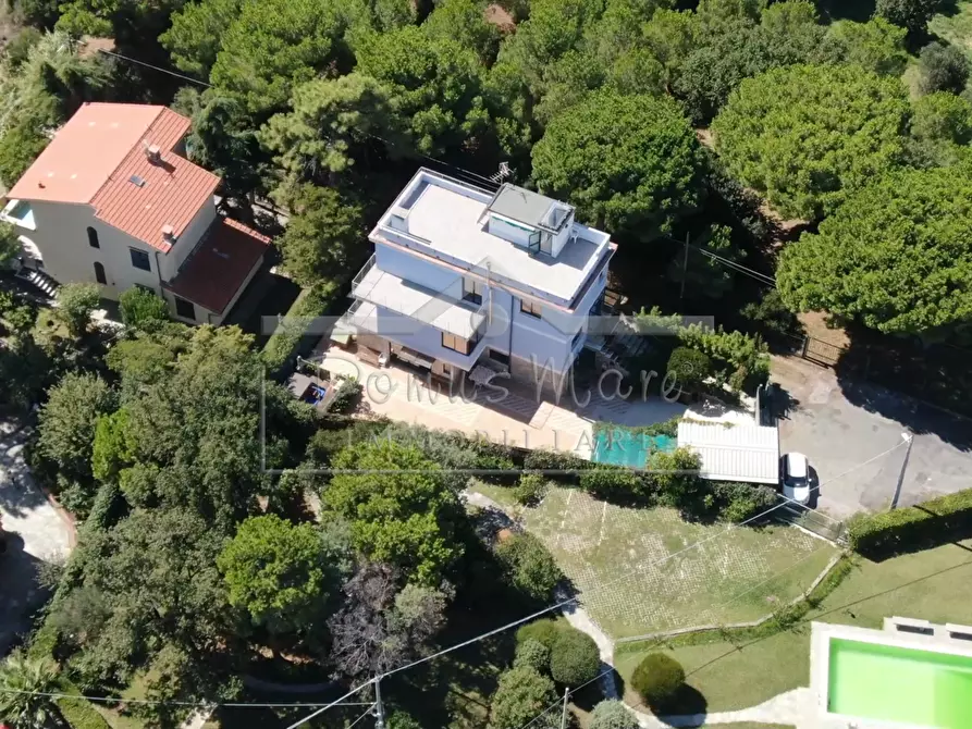 Immagine 3 di Villa in vendita  in Via Bricco del Poggio 32 a Savona