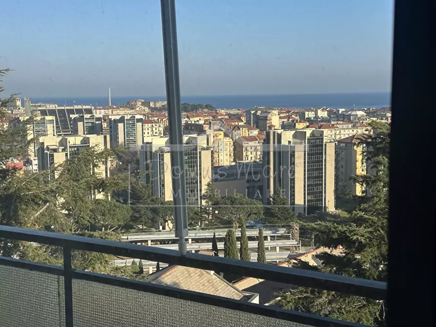 Immagine 1 di Pentalocale in vendita  a Savona