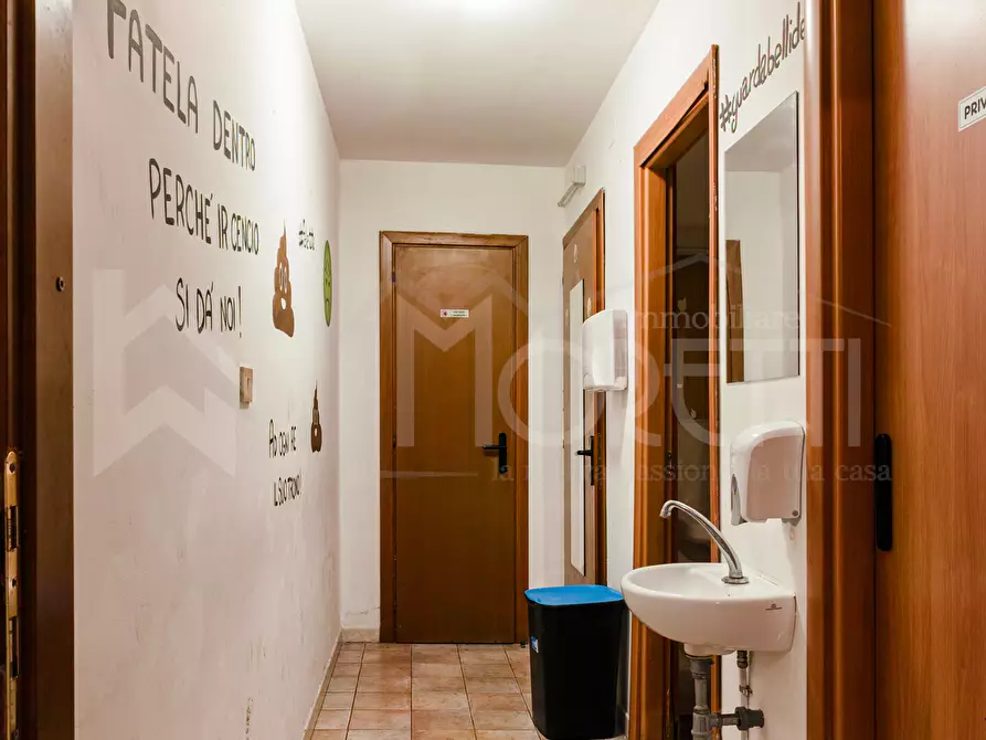 Immagine 26 di Locale commerciale in vendita  in Via Traversa a Livorno