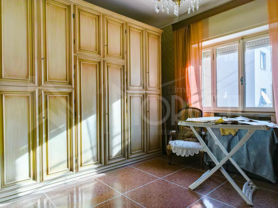 Immagine 34 di Pentalocale in vendita  in Viale Fabbricotti a Livorno