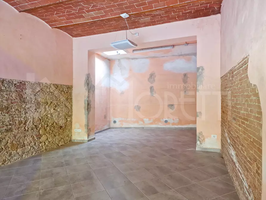 Immagine 6 di Locale commerciale in affitto  in Via Roma a Collesalvetti