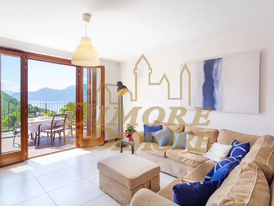 Immagine 5 di Villetta a schiera in vendita  a Luino