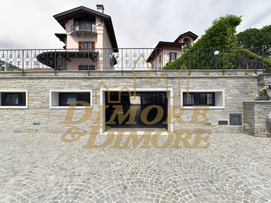 Immagine 10 di Villa in vendita  a Verbania