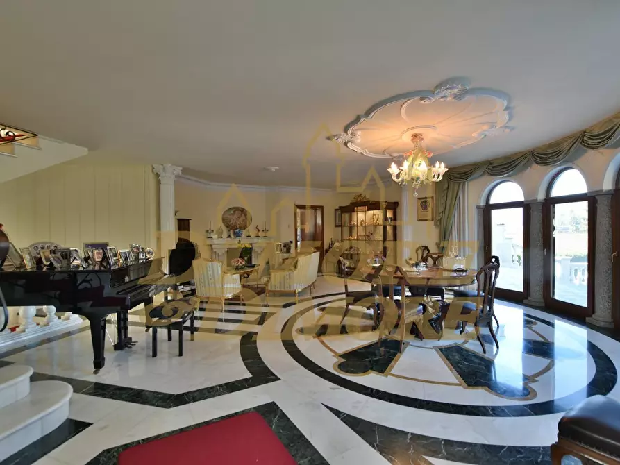 Immagine 29 di Villa in vendita  a Verbania