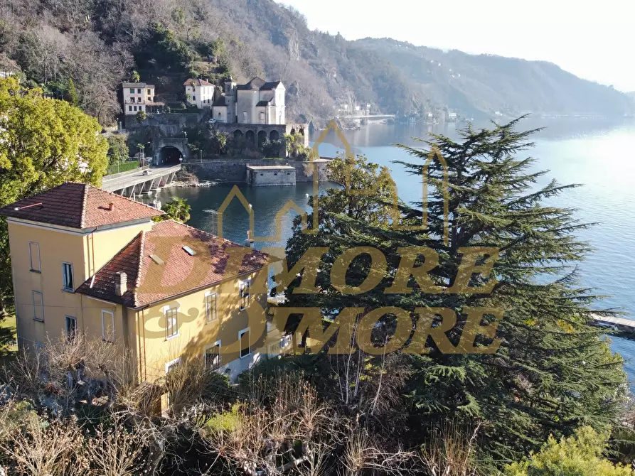 Immagine 6 di Villa in vendita  in Viale Garibaldi 68 a Maccagno Con Pino E Veddasca