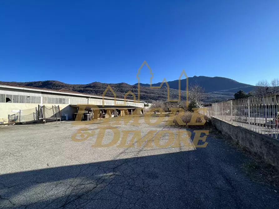 Immagine 24 di Locale commerciale in vendita  in Via Battaglia San Martino 72 a Cuveglio