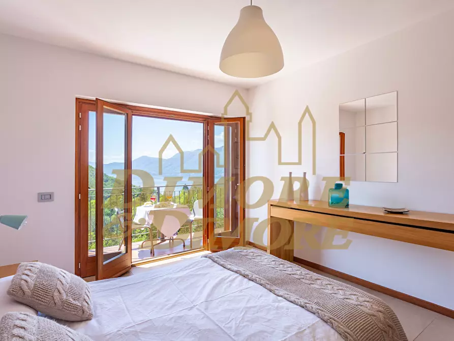 Immagine 1 di Villetta a schiera in vendita  a Luino