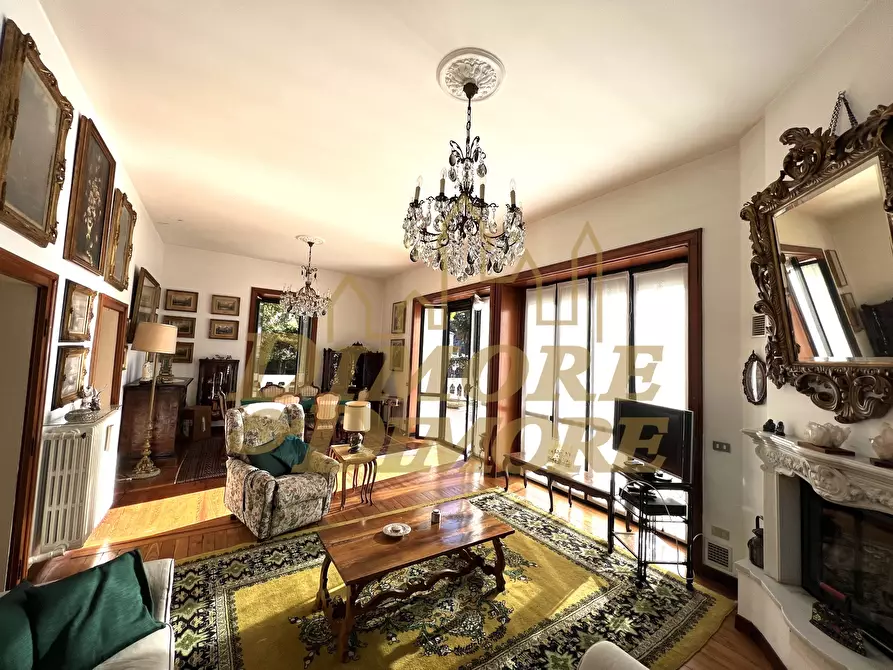 Immagine 9 di Villa in vendita  in Viale Garibaldi 68 a Maccagno Con Pino E Veddasca