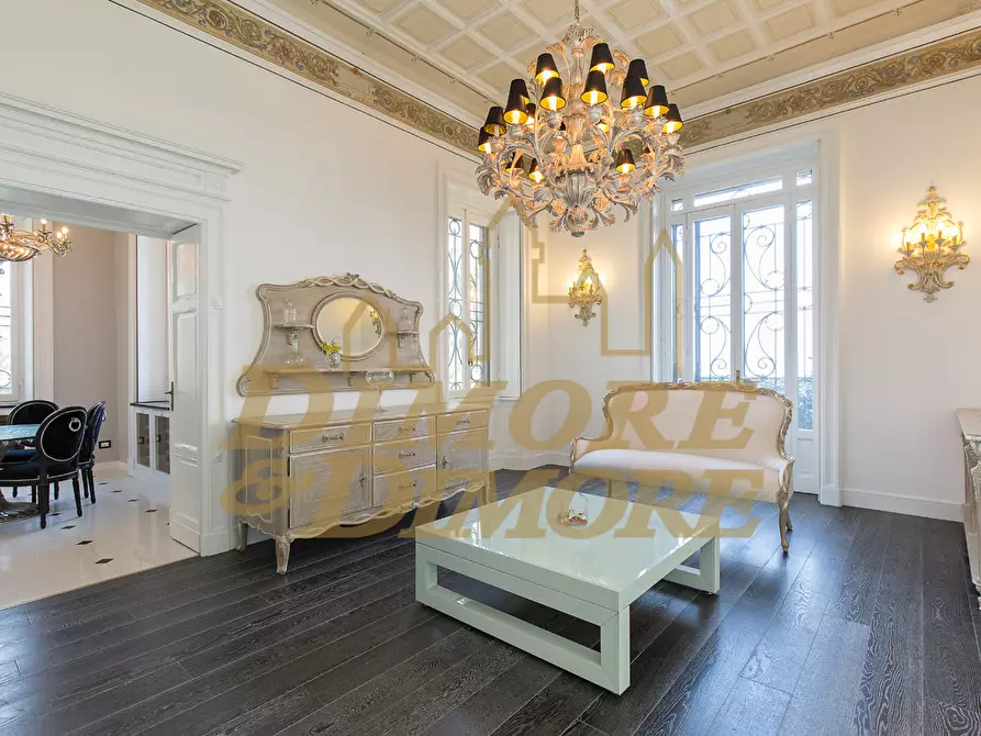 Immagine 11 di Villa in vendita  in via giuseppe verdi 5 a Stresa