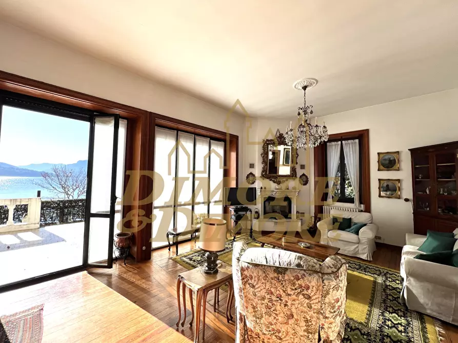 Immagine 11 di Villa in vendita  in Viale Garibaldi 68 a Maccagno Con Pino E Veddasca