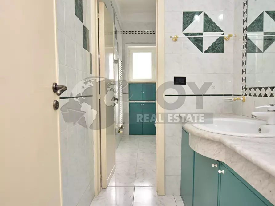 Immagine 36 di Appartamento in vendita  in Viale Aldo Moro 95 a Brindisi