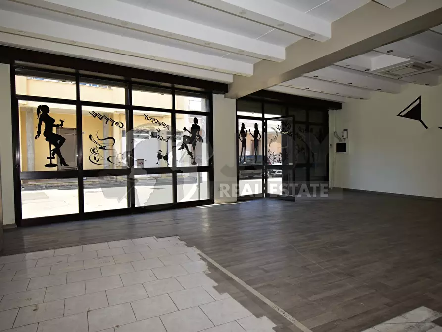 Immagine 1 di Locale commerciale in vendita  in via alcide de gasperi 51 a Carmiano
