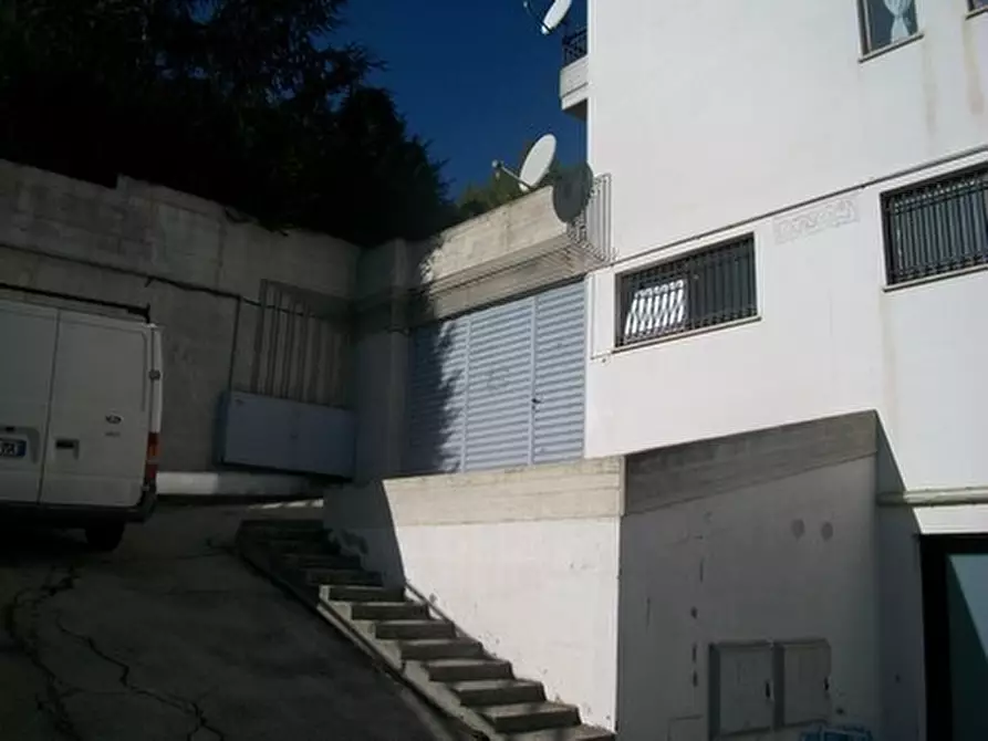 Immagine 23 di Locale commerciale in affitto  in VIA I.SILONE a Lanciano