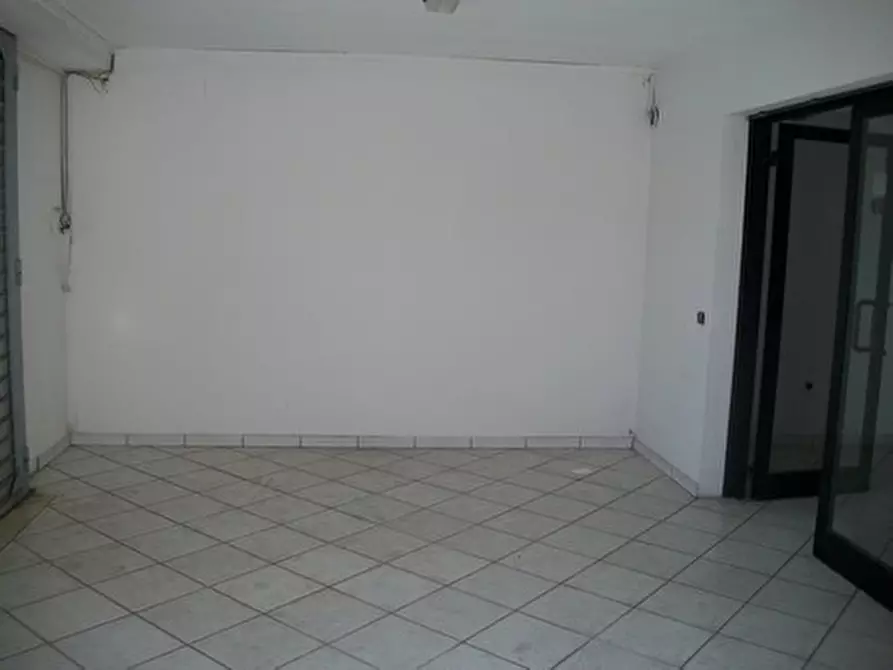Immagine 18 di Locale commerciale in affitto  in VIA I.SILONE a Lanciano