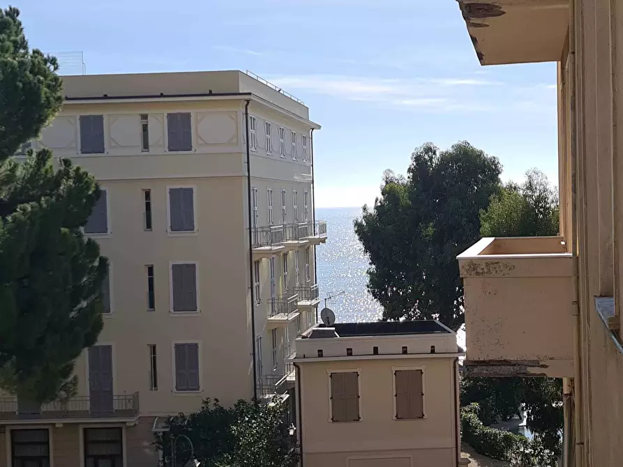 Immagine 12 di Trilocale in vendita  in V.le hanbury a Alassio