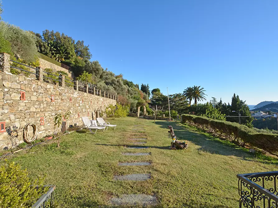 Immagine 61 di Villa in vendita  in Via Adelasia a Alassio