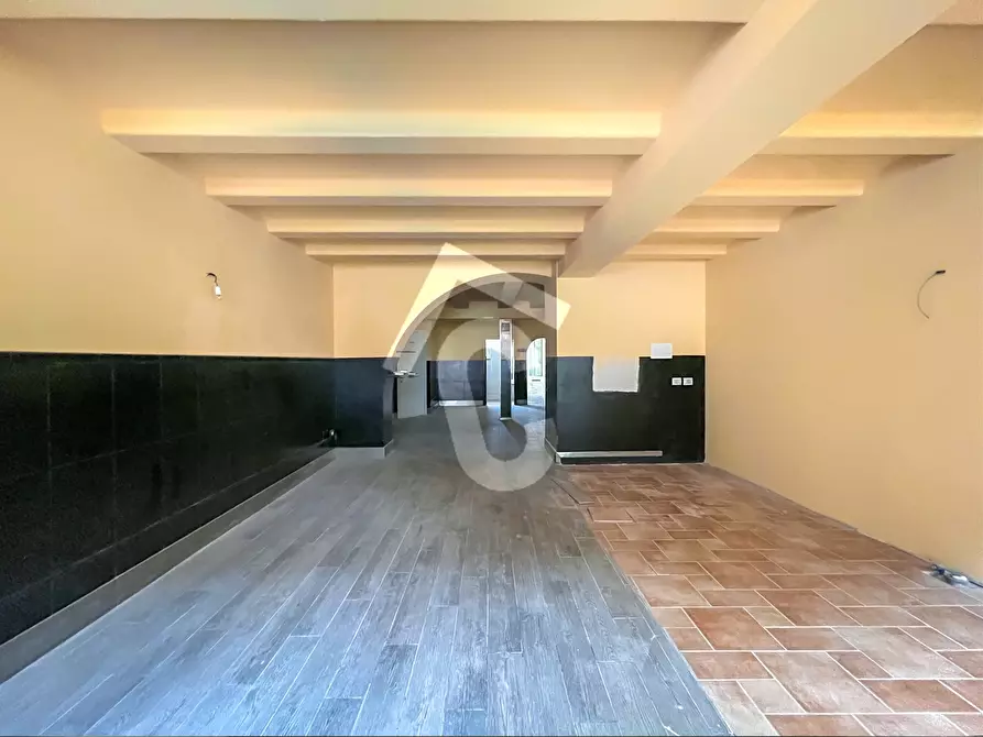 Immagine 7 di Locale commerciale in vendita  a Jesi