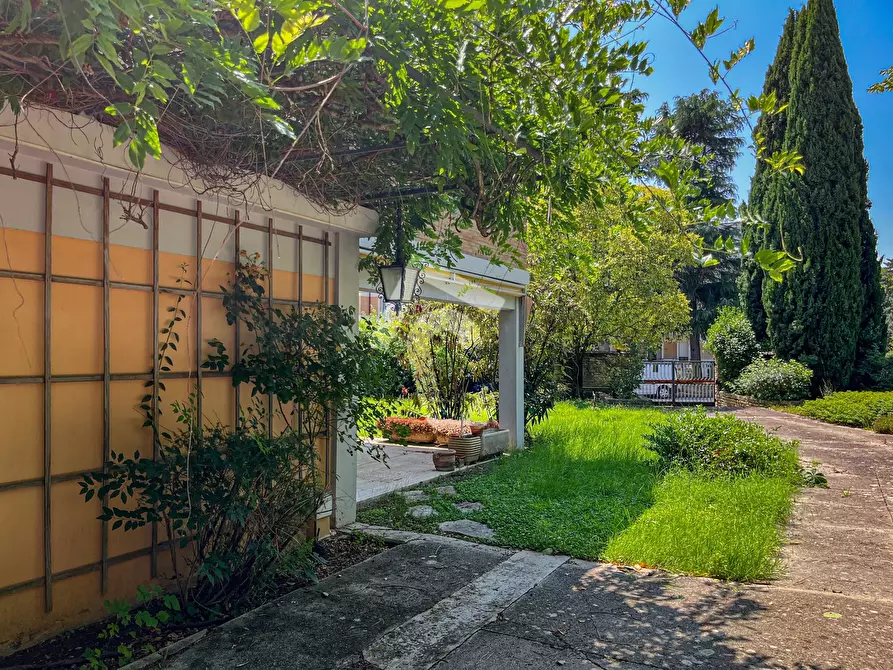 Immagine 12 di Villa in vendita  a Jesi
