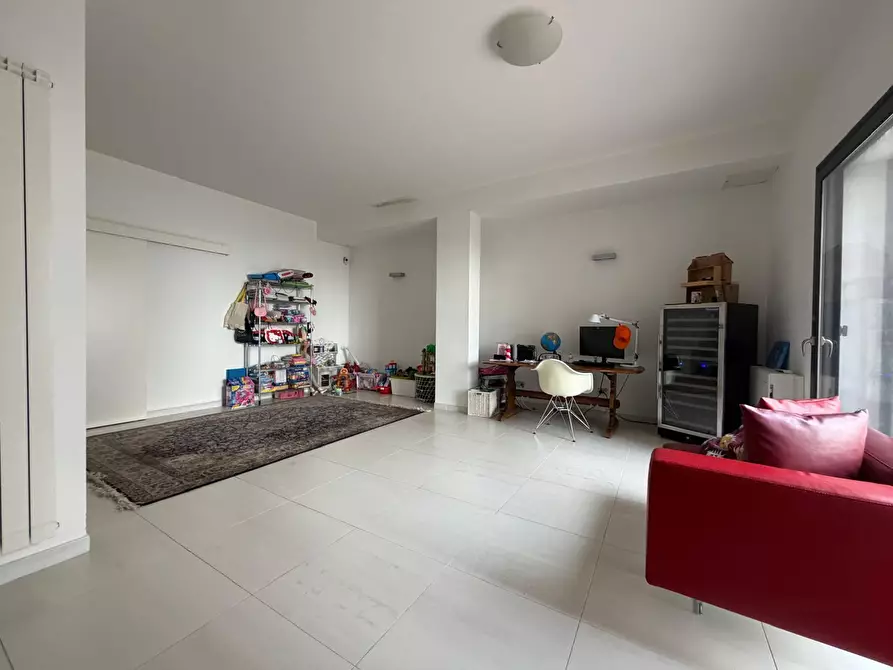 Immagine 8 di Villa in vendita  a Acireale