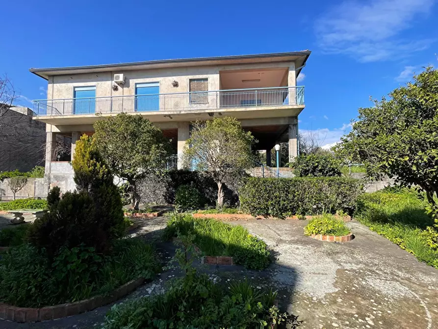 Immagine 1 di Villa in vendita  a Tremestieri Etneo