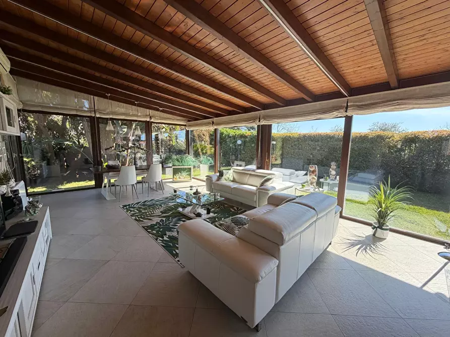 Immagine 9 di Villa in vendita  a Sant'agata Li Battiati