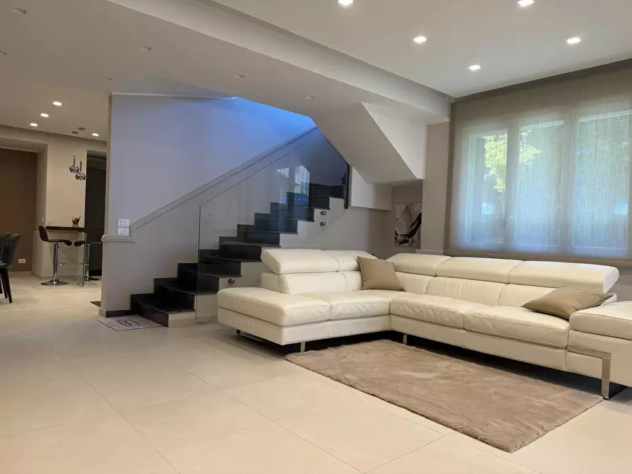 Immagine 4 di Villa in vendita  a Sant'agata Li Battiati