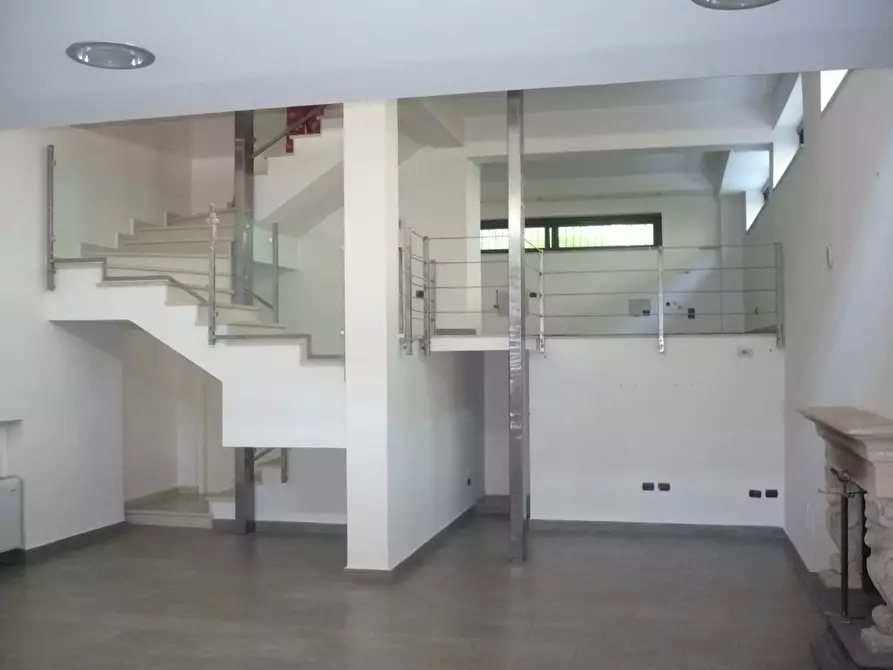 Immagine 22 di Villa in vendita  a Tremestieri Etneo