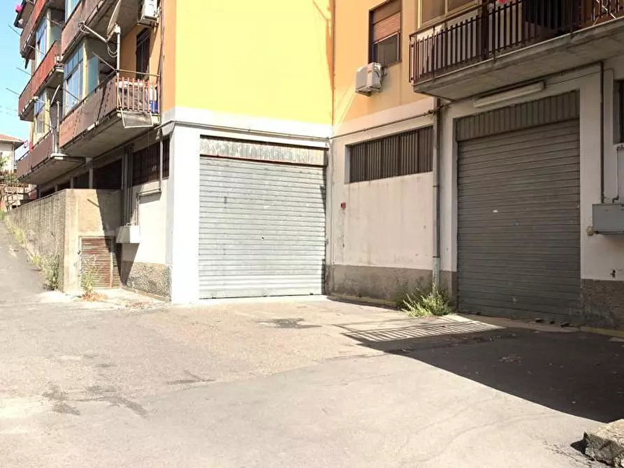 Immagine 1 di Locale commerciale in vendita  in Via Etnea 394 a Tremestieri Etneo