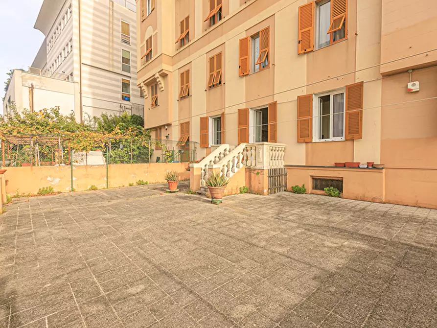 Immagine 30 di Pentalocale in vendita  in Via Benvenuto Cellini 16 a Genova