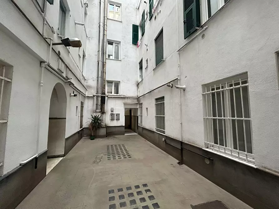 Immagine 16 di Pentalocale in vendita  in Via Giovanni Battista Marsano 2 a Genova