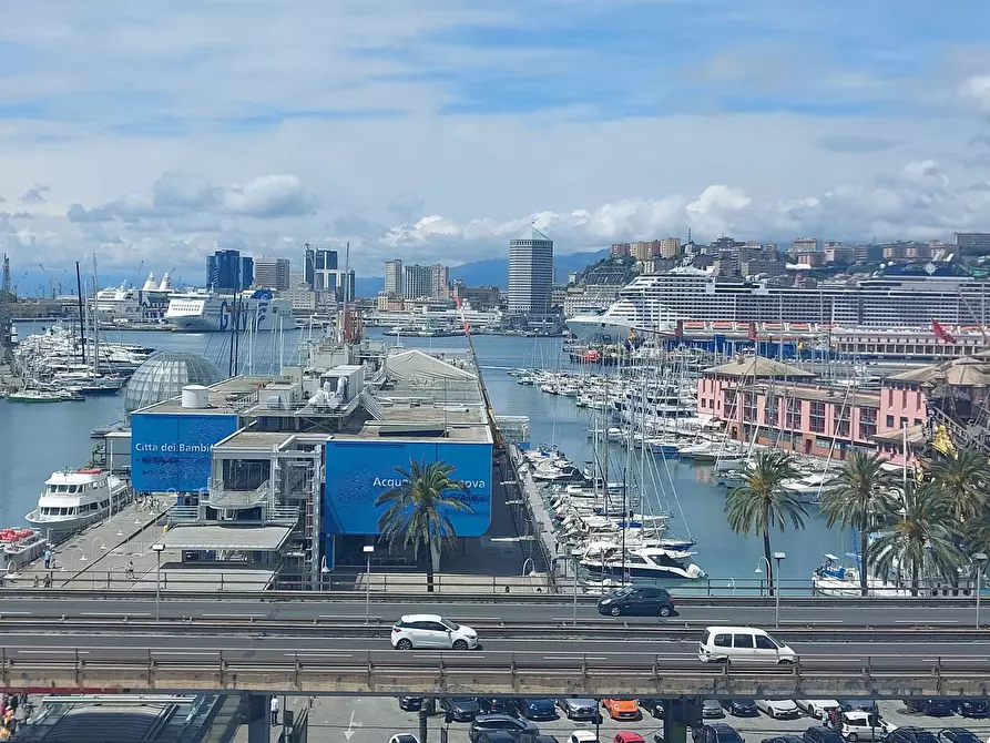 Immagine 33 di Trilocale in vendita  in Via di Sottoripa a Genova