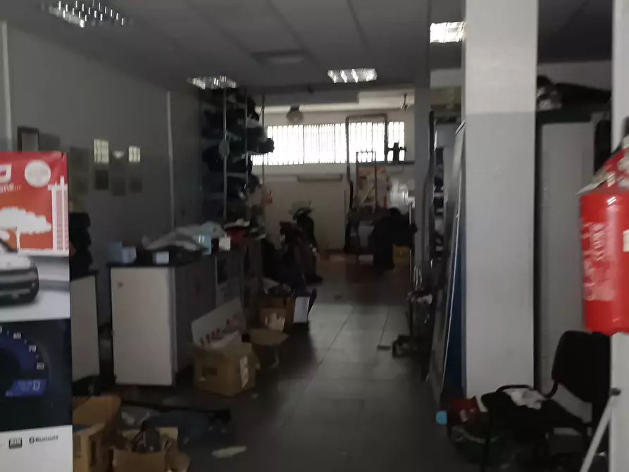 Immagine 16 di Locale commerciale in vendita  in Via Tullio Molteni 7R 9R a Genova