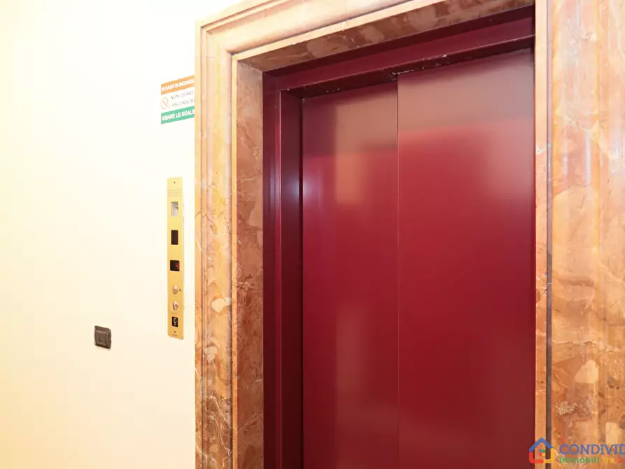 Immagine 50 di Albergo/B&B/Residence in affitto  in Piazza della Nunziata 5 a Genova