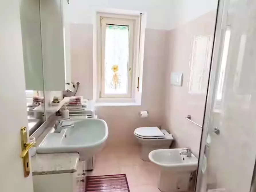 Immagine 13 di Bilocale in vendita  in Via Costaguta 76 a Rapallo