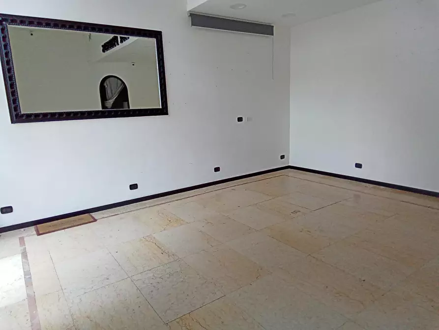 Immagine 4 di Locale commerciale in affitto  in Piazza della Nunziata 21 R a Genova