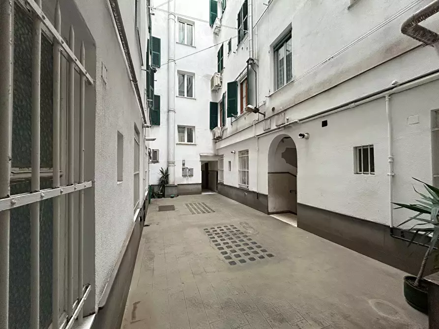 Immagine 17 di Pentalocale in vendita  in Via Giovanni Battista Marsano 2 a Genova