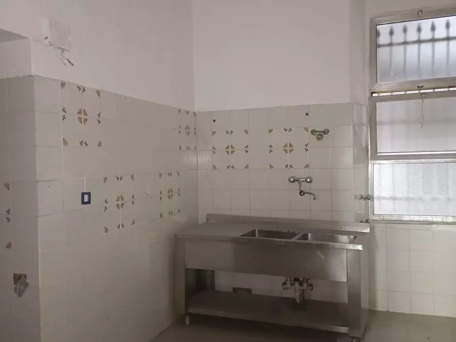 Immagine 10 di Locale commerciale in affitto  a Genova