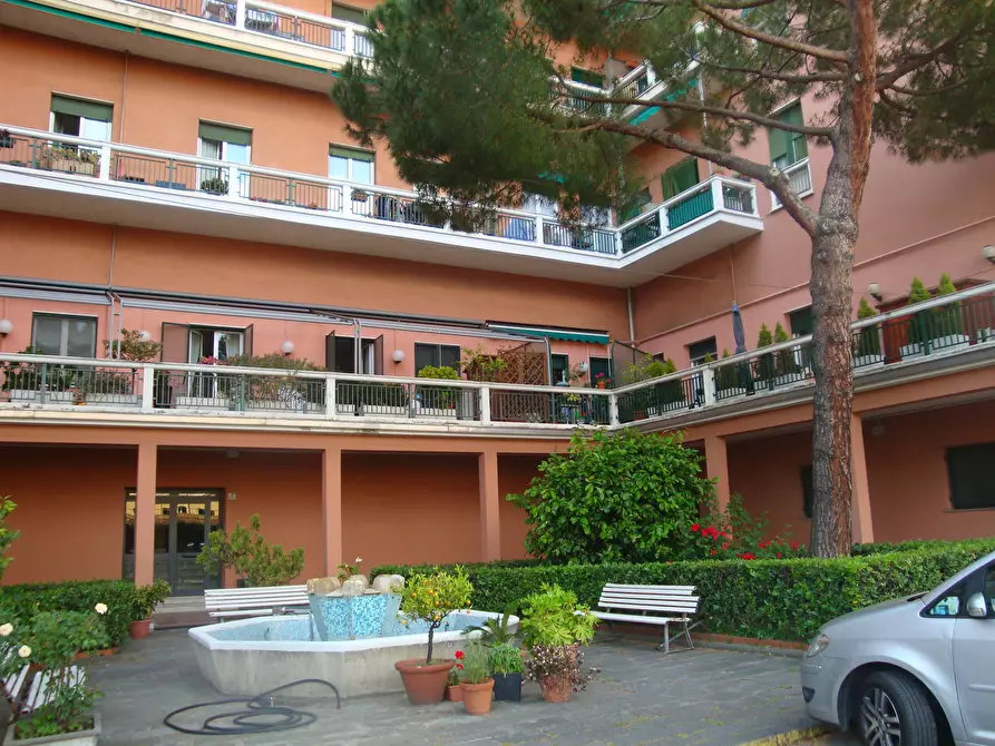 Immagine 3 di Bilocale in vendita  in Via all'Asilo Davide e Delfina Garbarino 2 a Genova