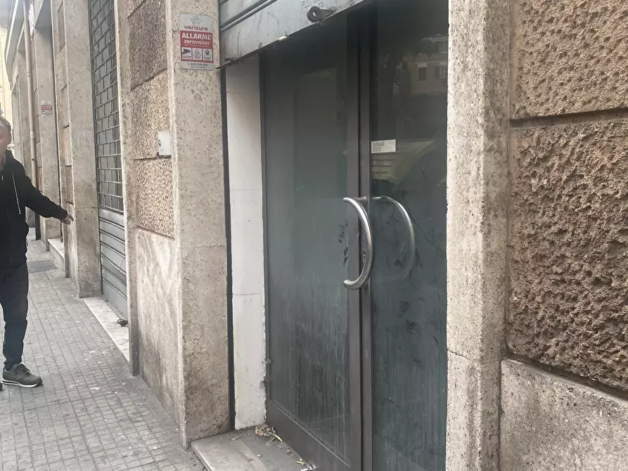 Immagine 2 di Locale commerciale in affitto  a Genova