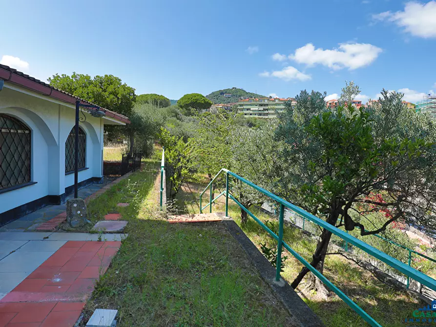 Immagine 11 di Villa in vendita  in Via Livio Canale 72 a Varazze