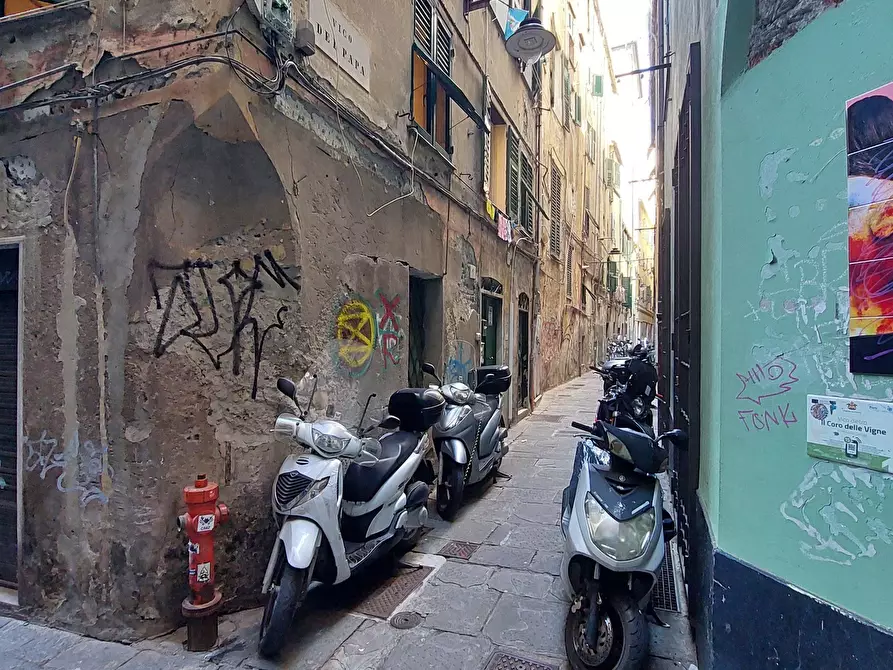 Immagine 16 di Bilocale in vendita  in Vico del Papa 2 a Genova