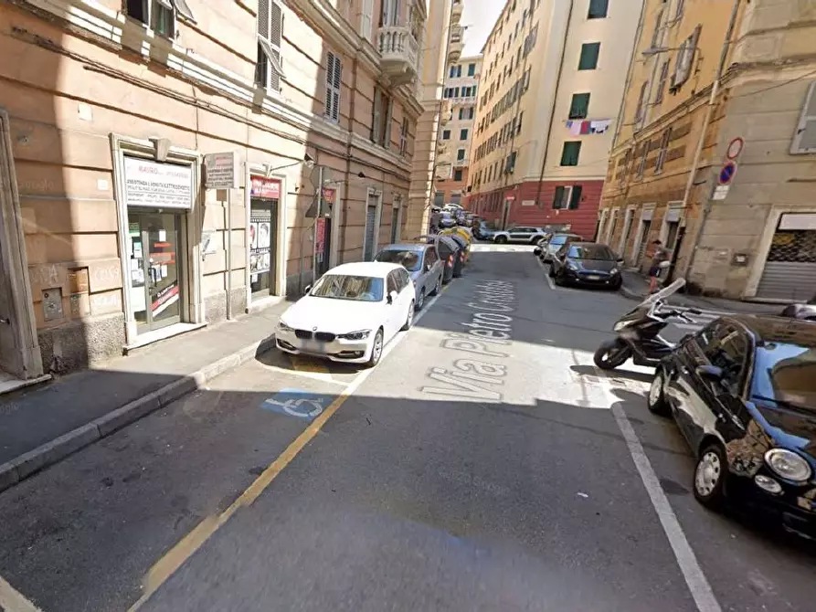 Immagine 4 di Locale commerciale in vendita  in Via Pietro Cristofoli 27R a Genova