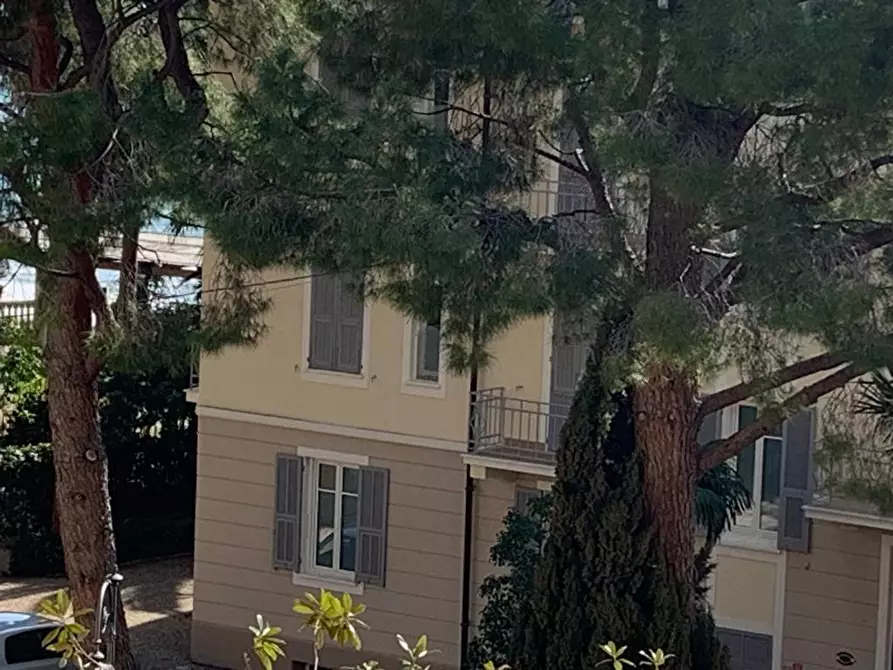 Immagine 5 di Trilocale in vendita  in Viale Hanbury a Alassio